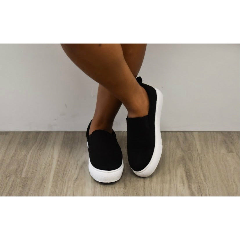 “Slip on” sneakers